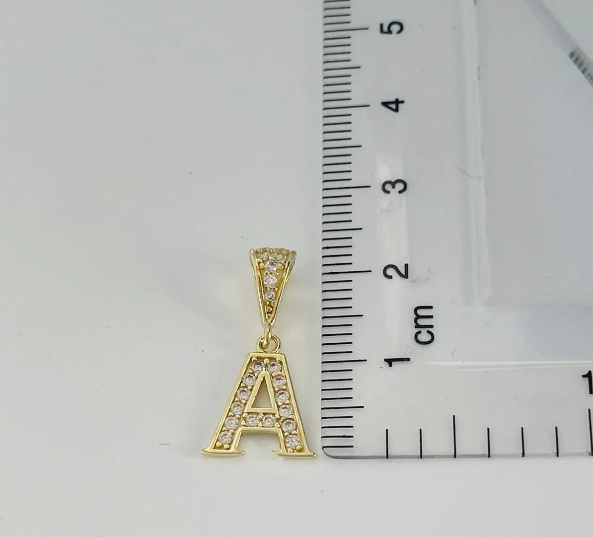 Initial pendant P351