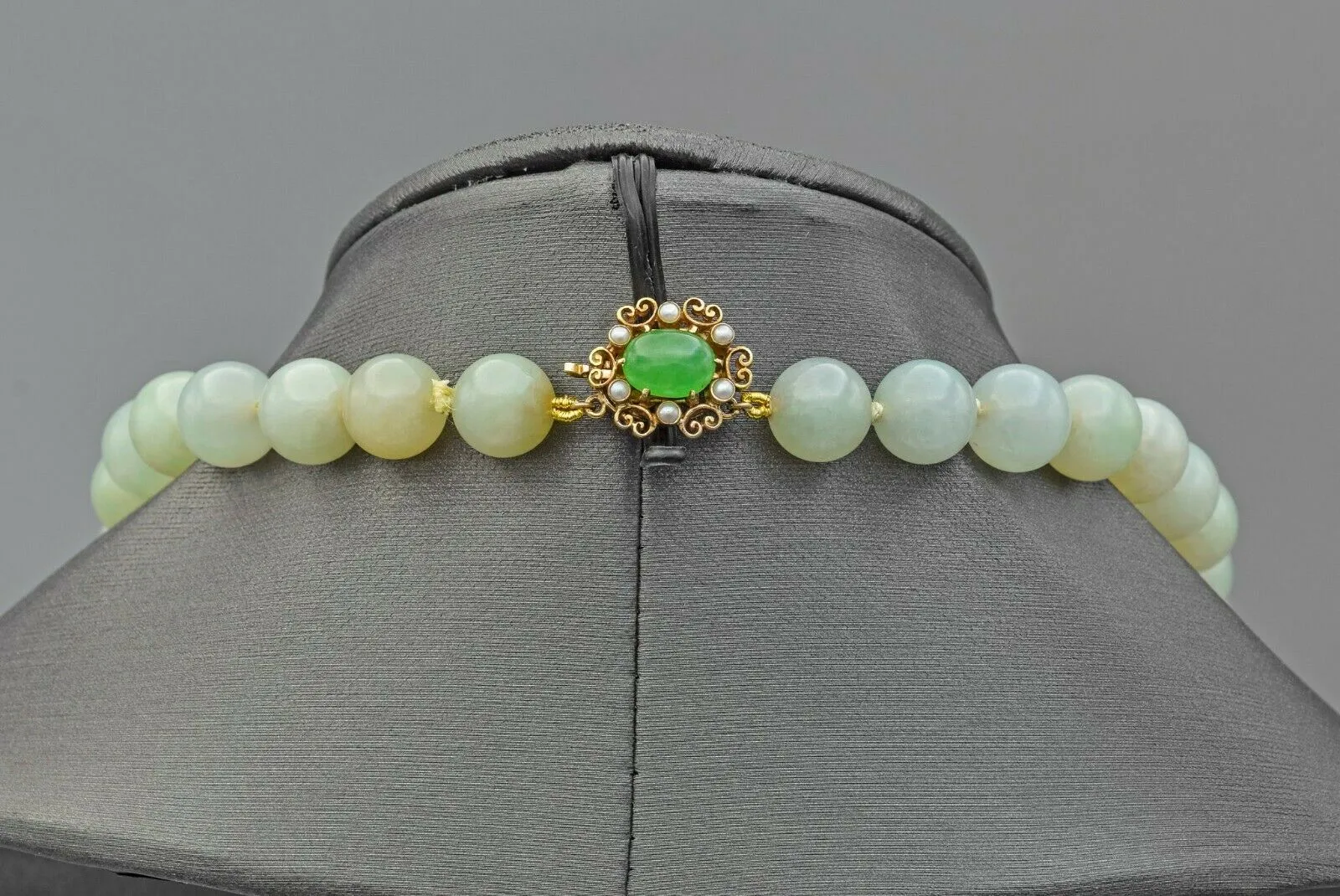 Vintage 14K Gold Large Graduated Celadon Green Jade & Pearl Beaded Necklace